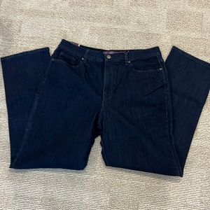 NWT Gloria Vanderbilt Amanda jeans size 16